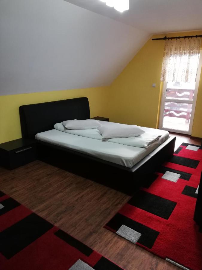Pension, Camping & Biker Station Zur Deutschen Eiche Ciocanesti Dış mekan fotoğraf