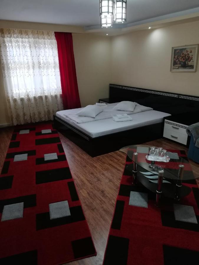 Pension, Camping & Biker Station Zur Deutschen Eiche Ciocanesti Dış mekan fotoğraf