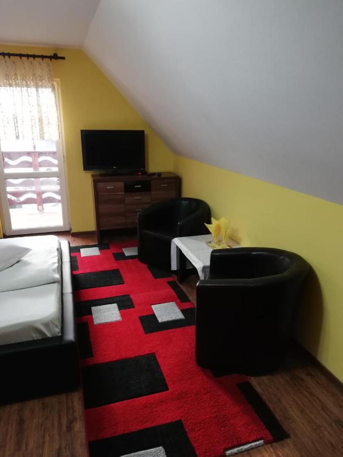 Pension, Camping & Biker Station Zur Deutschen Eiche Ciocanesti Dış mekan fotoğraf