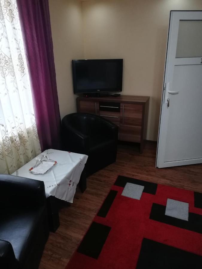 Pension, Camping & Biker Station Zur Deutschen Eiche Ciocanesti Dış mekan fotoğraf