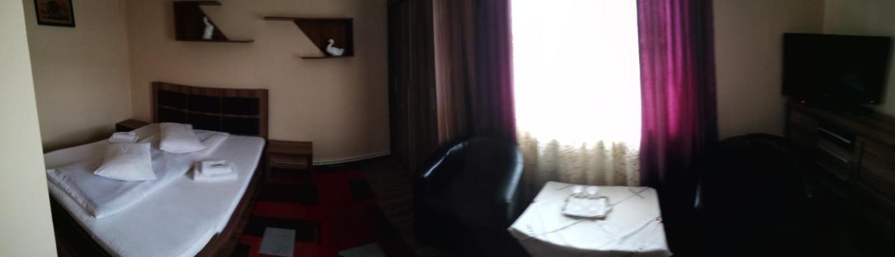 Pension, Camping & Biker Station Zur Deutschen Eiche Ciocanesti Dış mekan fotoğraf